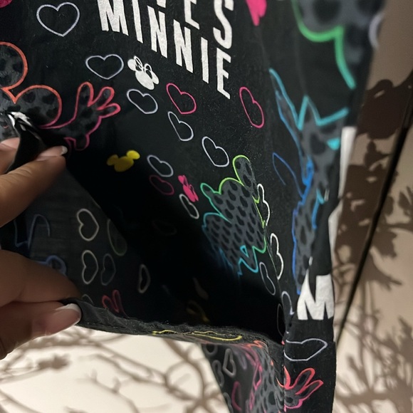 DISNEY Mickey Loves Minnie Size Med W/Front Pockets Scrub Top (T-Shirt) NWOT $55 - Picture 6 of 11